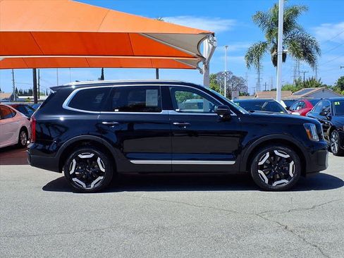 Used 2025 Kia Telluride S FWD image 3