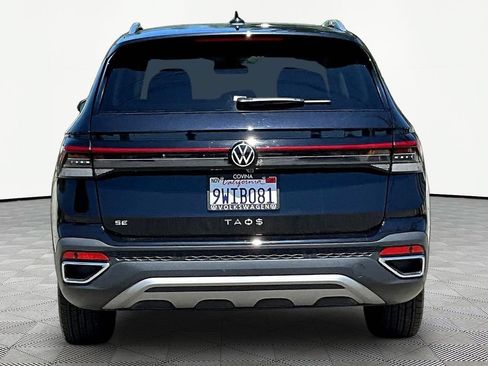 Used 2025 Volkswagen Taos SE FWD image 5