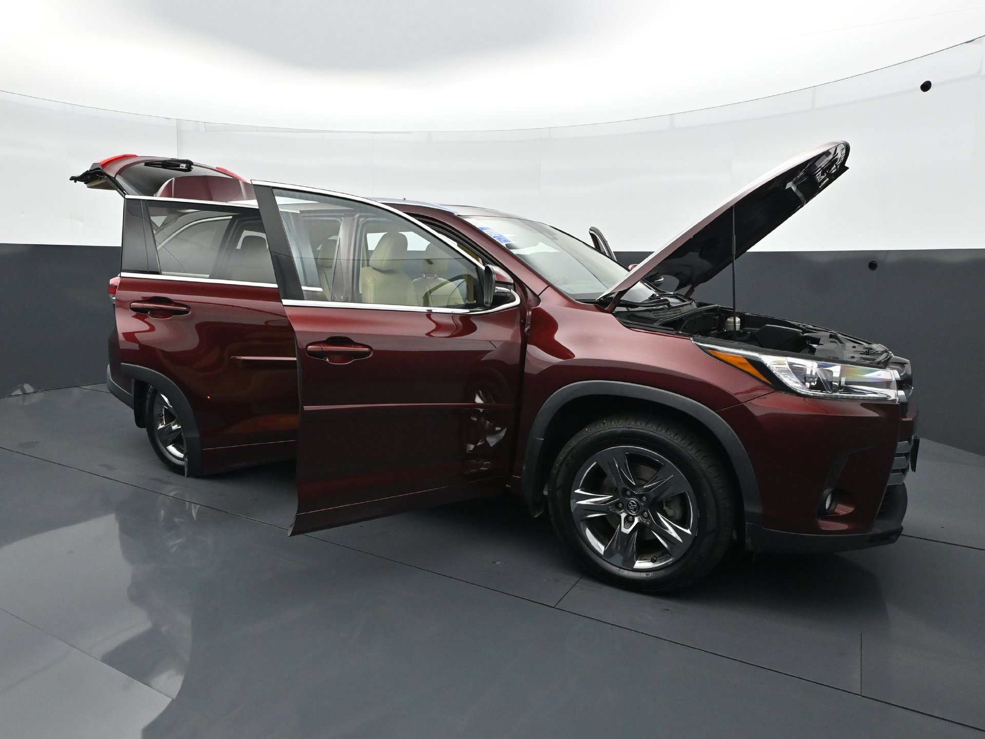 Used 2018 Toyota Highlander Limited Platinum w/ Carpet Mat Package (TMS) AWD/4WD image 34