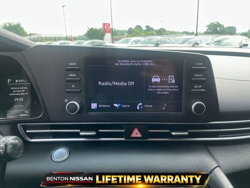 Used 2022 Hyundai Elantra Blue FWD image 17