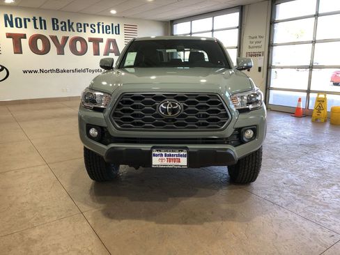 Used 2023 Toyota Tacoma TRD Off-Road w/ TRD Premium Off Road Package image 2