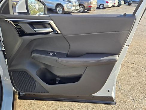 New 2025 Mitsubishi Outlander SE image 6