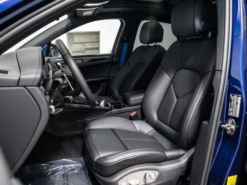 New 2026 Porsche Macan image 5