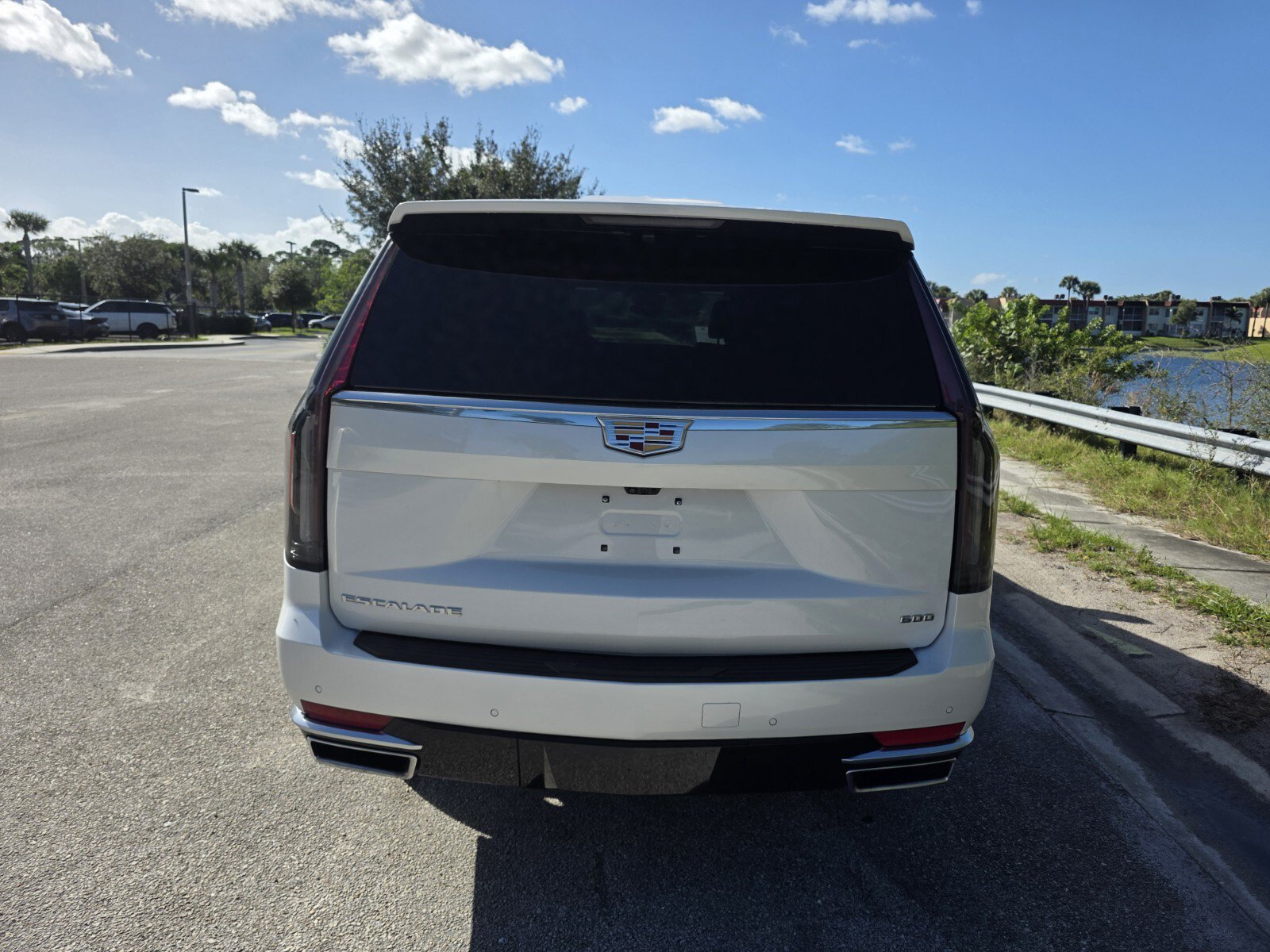 Used 2024 Cadillac Escalade ESV Premium Luxury w/ Performance Package AWD/4WD image 6