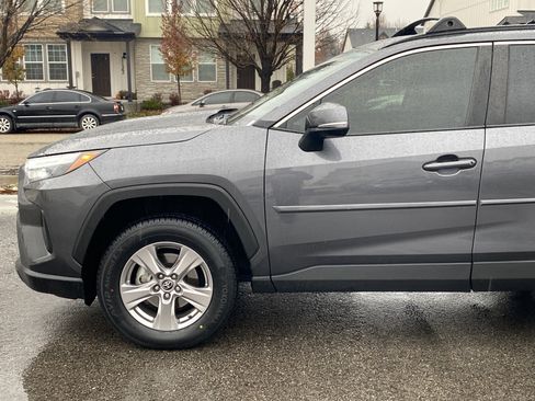Used 2022 Toyota RAV4 XLE image 2