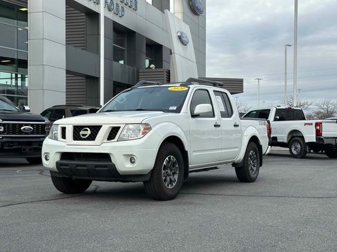 Used 2020 Nissan Frontier PRO-4X w/ Pro-4x Utility Package image 5