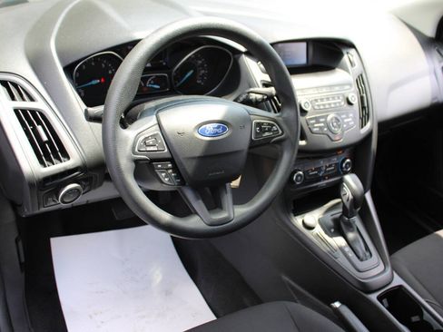 Used 2018 Ford Focus SE FWD image 9