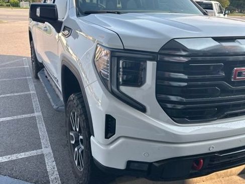 Used 2023 GMC Sierra 1500 AT4 w/ AT4 Preferred Package AWD/4WD image 2