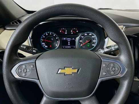 Used 2022 Chevrolet Traverse LS image 12