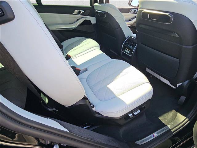 Used 2024 BMW X7 xDrive40i w/ M Sport Package AWD/4WD image 23