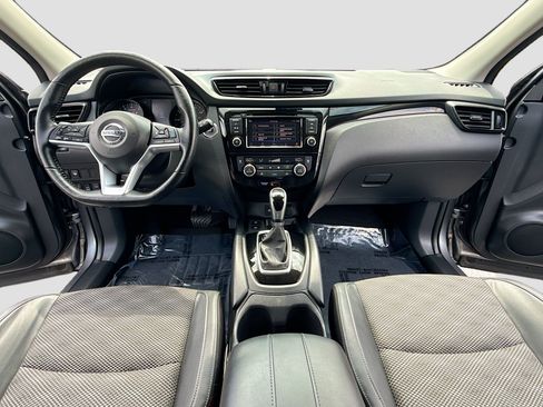 Used 2022 Nissan Rogue Sport SV w/ Technology Package AWD/4WD image 3