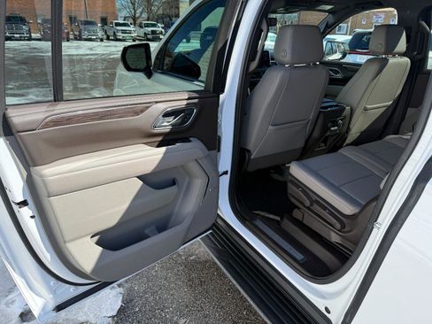 Used 2021 Chevrolet Suburban LT image 13