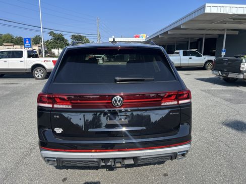 Used 2024 Volkswagen Atlas Peak Edition SE AWD/4WD image 6