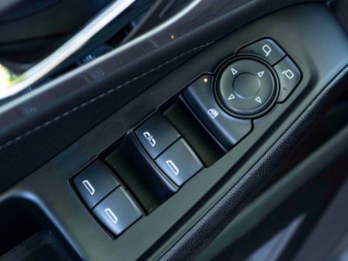 Used 2023 Chevrolet Traverse LT FWD image 36