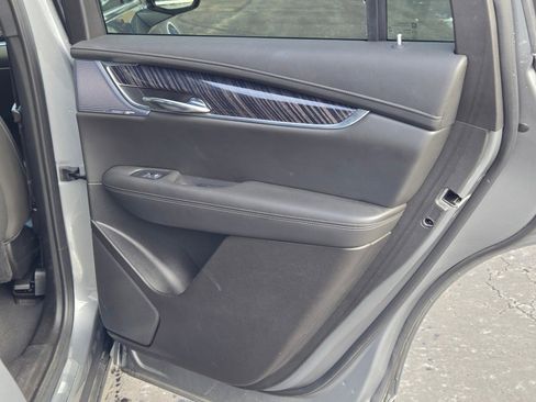 Certified 2025 Cadillac XT6 Premium Luxury image 9