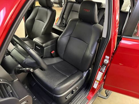 Used 2019 Toyota 4Runner TRD Off-Road Premium AWD/4WD image 11