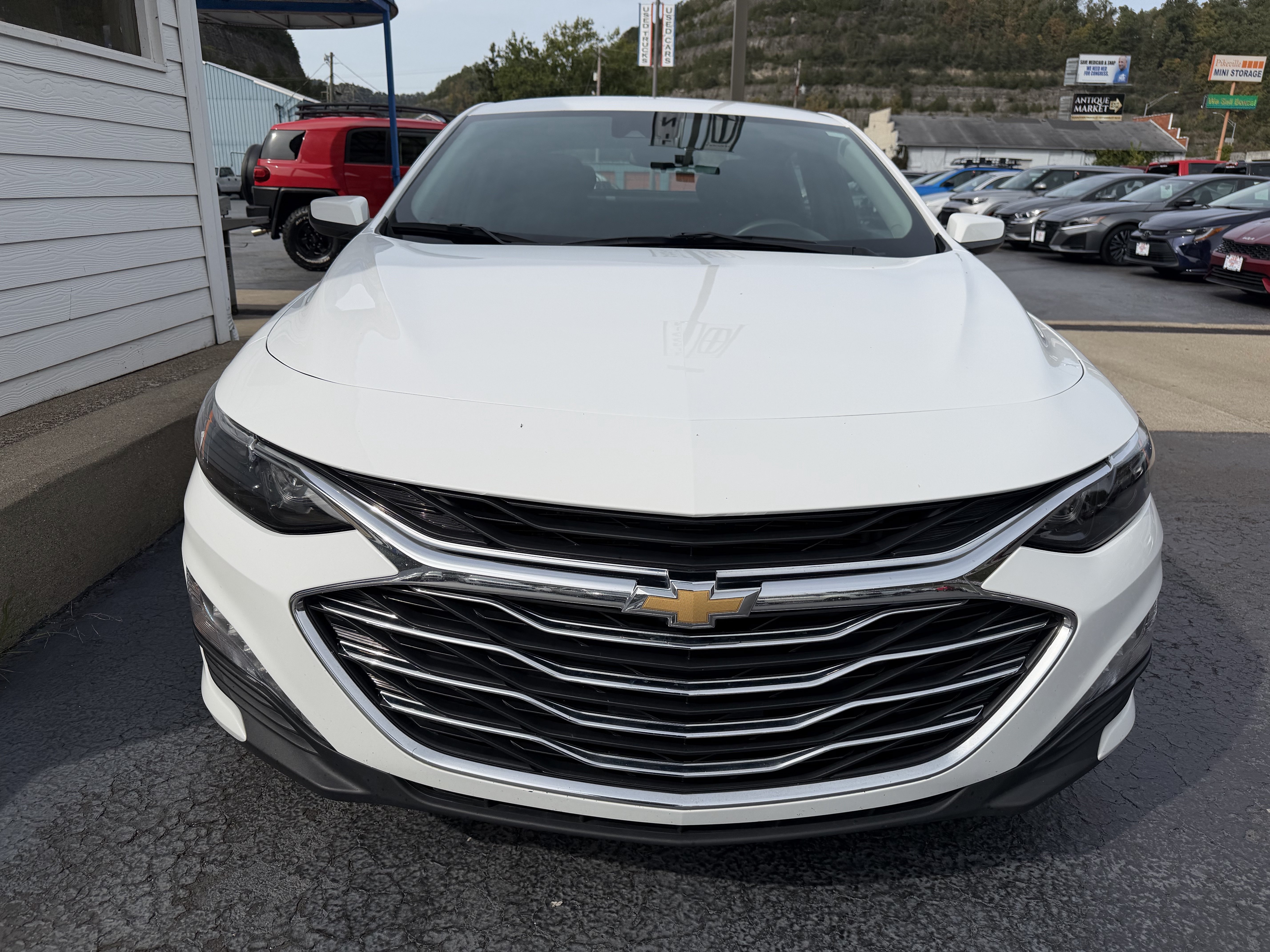 Used 2024 Chevrolet Malibu LT FWD image 2