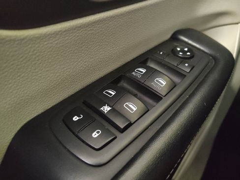 Used 2021 Chrysler Voyager Lxi FWD image 27