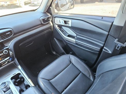 Certified 2022 Ford Explorer Limited w/ Limited Technology Package image 16