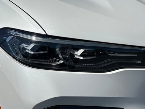 Used 2022 BMW X7 xDrive40i w/ M Sport Package AWD/4WD image 10