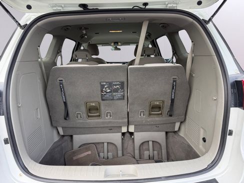 Used 2019 Kia Sedona LX image 8