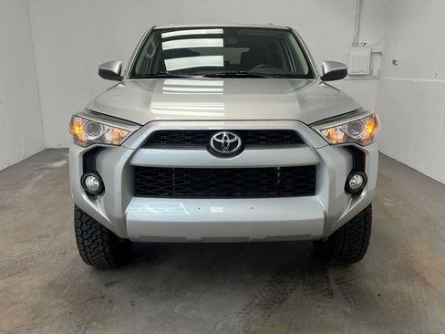 Used 2016 Toyota 4Runner SR5 image 2