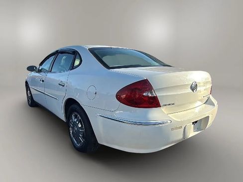 Used 2009 Buick LaCrosse CX image 3