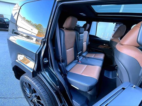 Used 2024 Lexus GX 550 w/ Accessory Package (2T) AWD/4WD image 33