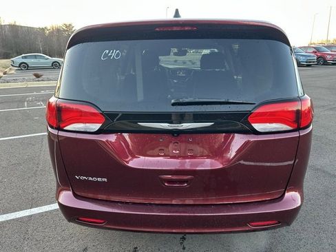 Used 2023 Chrysler Voyager LX image 7