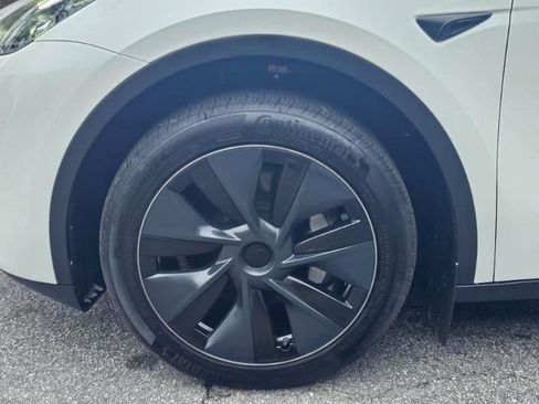 Used 2024 Tesla Model Y Long Range image 17