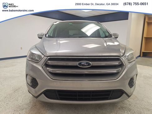 Used 2017 Ford Escape SE FWD image 2