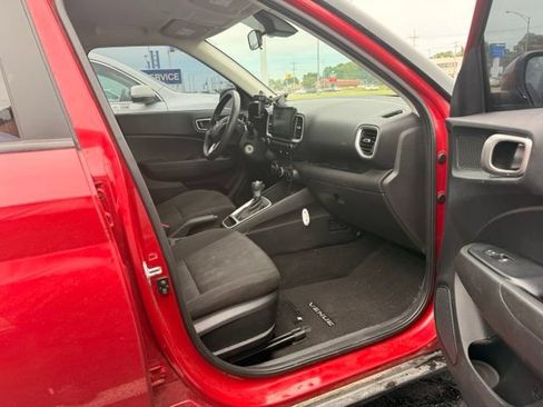 Used 2021 Hyundai Venue SE FWD image 14