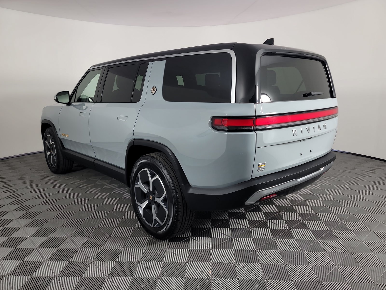 Used 2023 Rivian R1S Adventure Quad AWD/4WD image 3