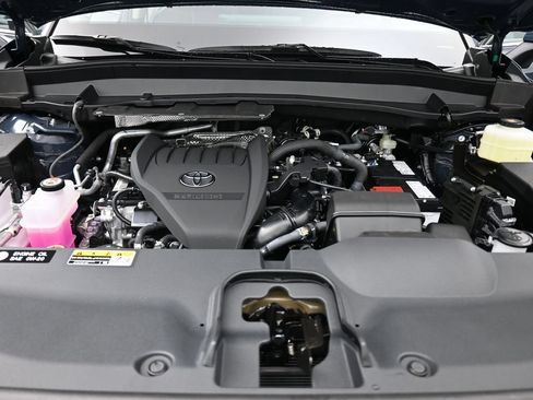 Used 2025 Toyota Grand Highlander AWD image 19