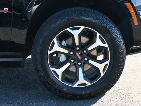 Used 2025 GMC Yukon AT4 w/ AT4 Premium Package image 14