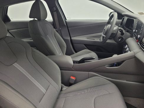 Used 2025 Hyundai Elantra SE FWD image 21