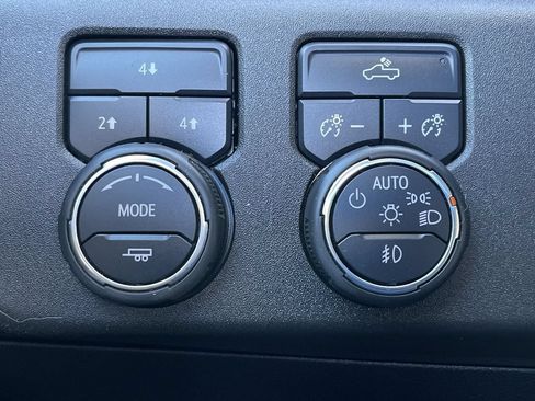 Used 2025 Chevrolet Silverado 2500 LT AWD/4WD image 28