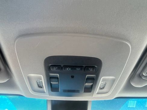 Used 2018 Toyota Camry SE w/ Moonroof Package FWD image 18