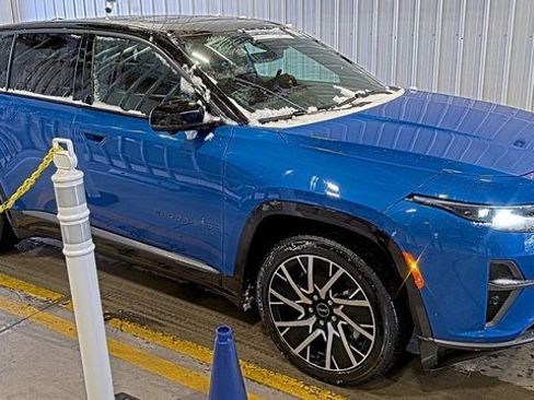 Used 2025 Jeep Wagoneer S Limited image 3