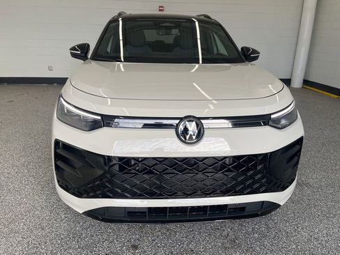 New 2026 Volkswagen Tiguan SE R-Line FWD image 8