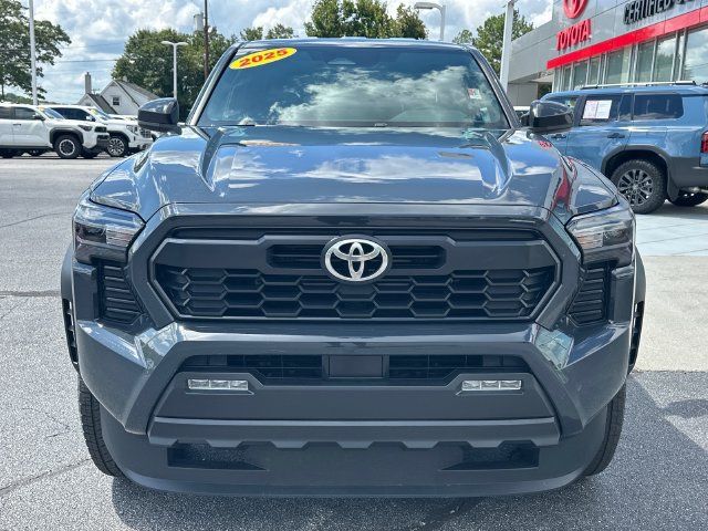 Used 2025 Toyota Tacoma TRD Off-Road AWD/4WD image 9