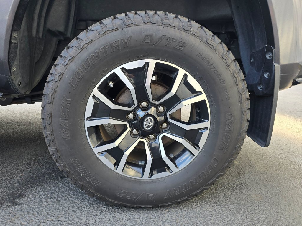 Used 2020 Toyota Tacoma TRD Sport w/ Technology Package RWD image 6