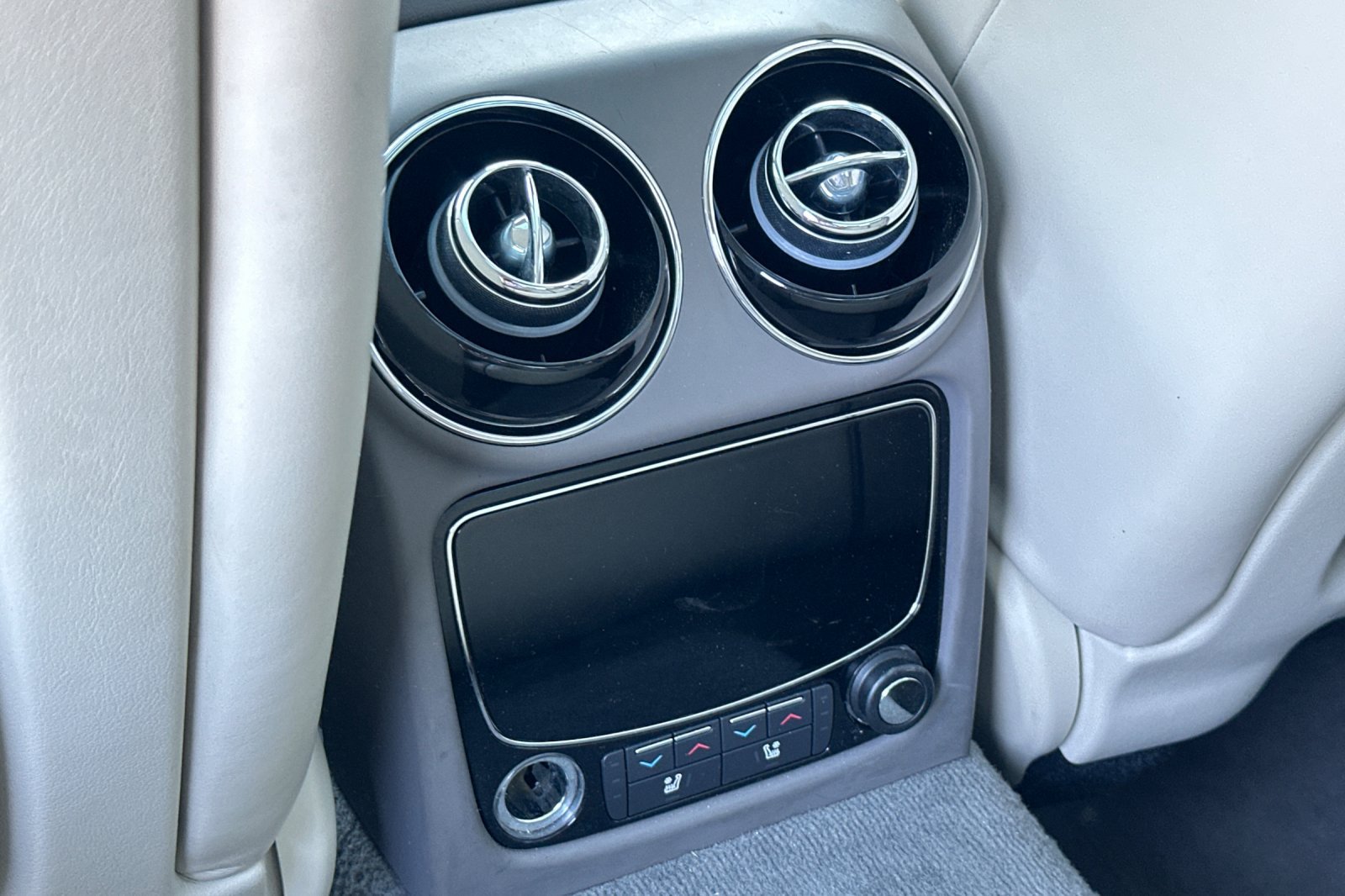 Used 2016 Jaguar XJ R-Sport RWD image 41