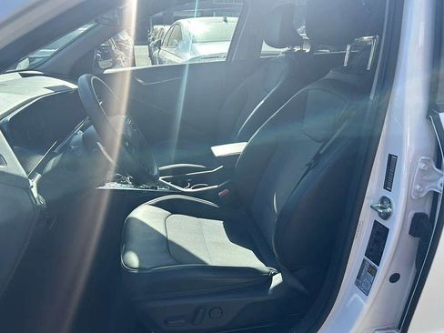 Used 2024 Kia Niro EX FWD image 5