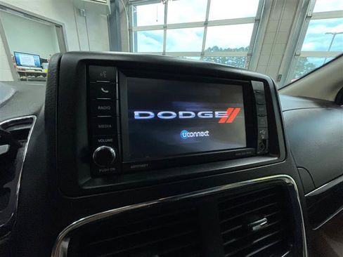 Used 2019 Dodge Grand Caravan SE FWD image 17
