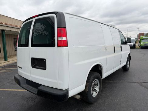 Used 2019 Chevrolet Express 2500 RWD image 3