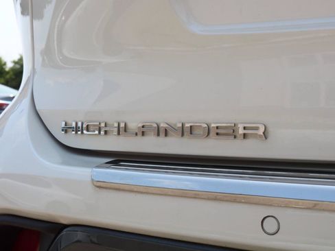 Used 2021 Toyota Highlander Limited AWD/4WD image 16