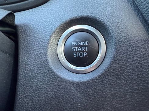 Used 2025 Toyota Corolla SE image 17