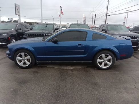 Used 2008 Ford Mustang Premium RWD image 2