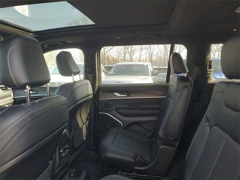 New 2026 Jeep Grand Cherokee L Limited AWD/4WD image 10